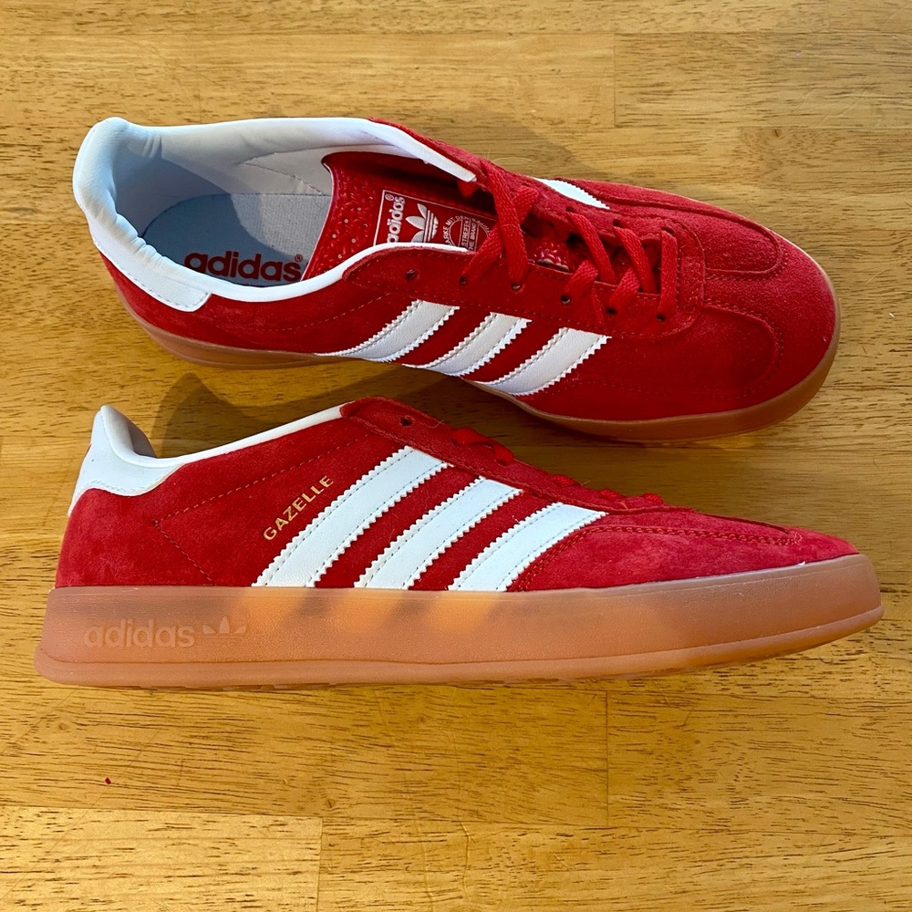 Red & white Adidas gazelle women’s 6.5 worn once